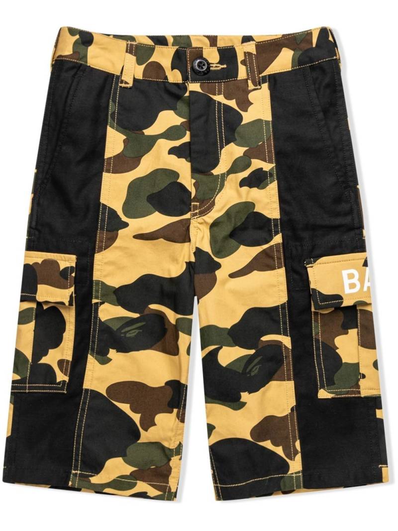 A BATHING APE® 1st Camo cargo shorts - Yellow von A BATHING APE®