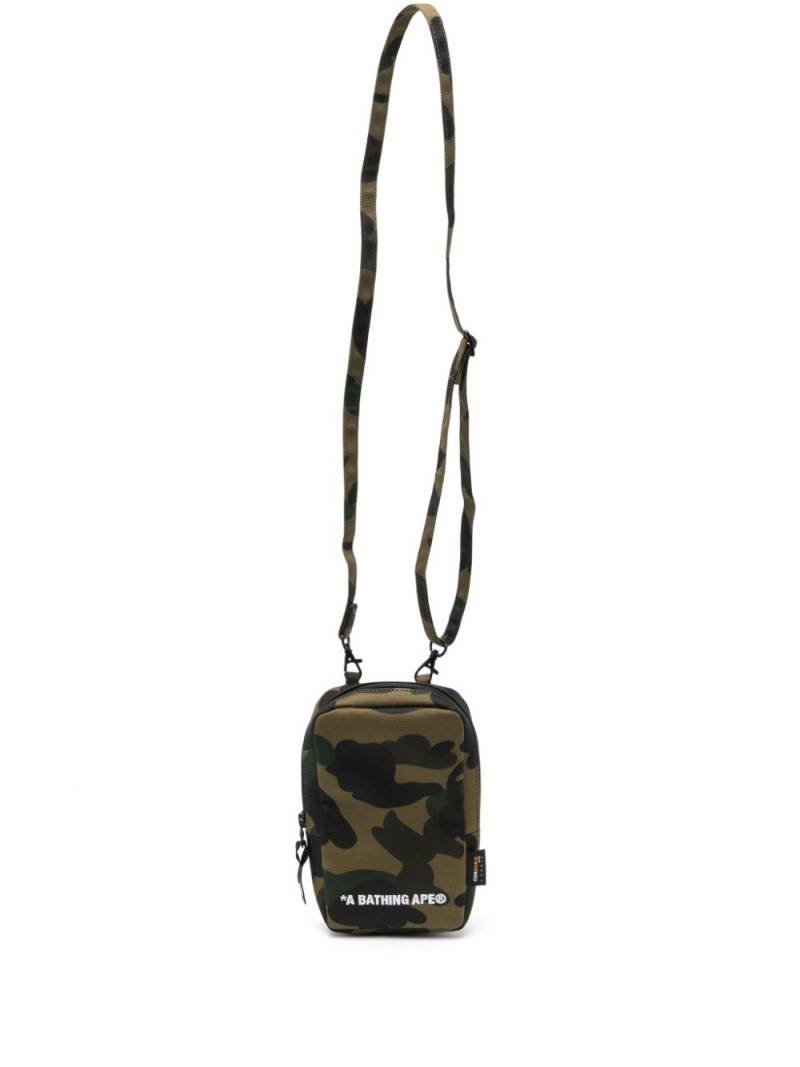 A BATHING APE® camouflage print mini messenger bag - Green von A BATHING APE®