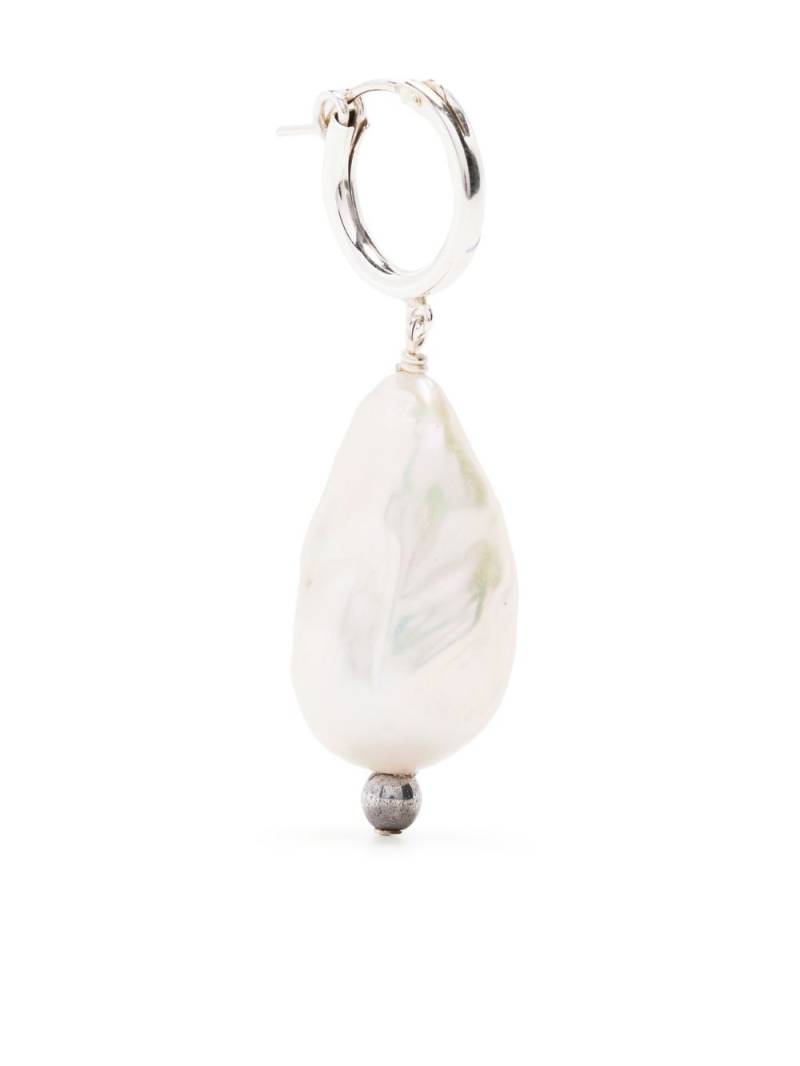 A Sinner in Pearls fireball crystal hoop earring - White von A Sinner in Pearls