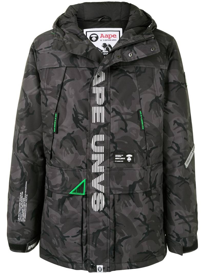 AAPE BY *A BATHING APE® camouflage hooded padded parka coat - Grey von AAPE BY *A BATHING APE®