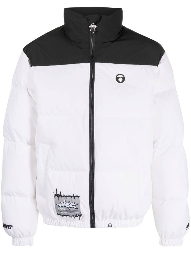 AAPE BY *A BATHING APE® colour-block padded coat - White von AAPE BY *A BATHING APE®