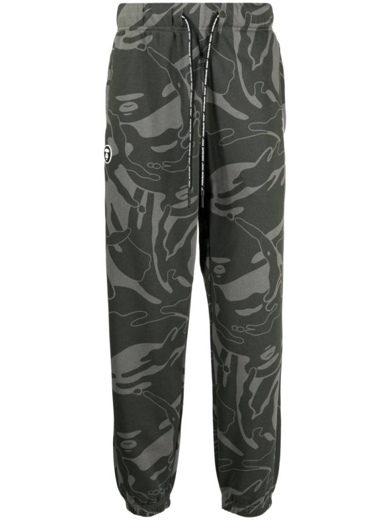 AAPE BY *A BATHING APE® graphic-print tapered trousers - Green von AAPE BY *A BATHING APE®