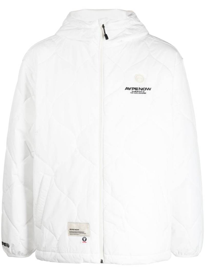 AAPE BY *A BATHING APE® logo-embroidered quilted padded jacket - White von AAPE BY *A BATHING APE®