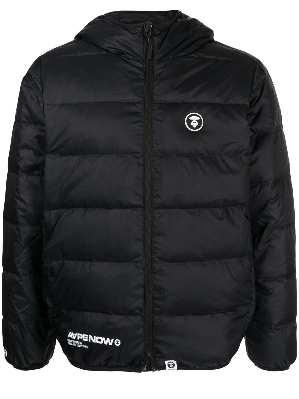 AAPE BY *A BATHING APE® logo-patch down jacket - Black von AAPE BY *A BATHING APE®