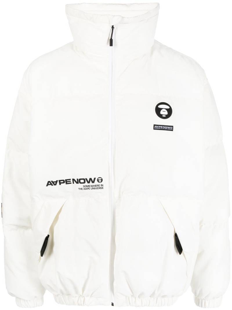 AAPE BY *A BATHING APE® logo-patch padded jacket - White von AAPE BY *A BATHING APE®