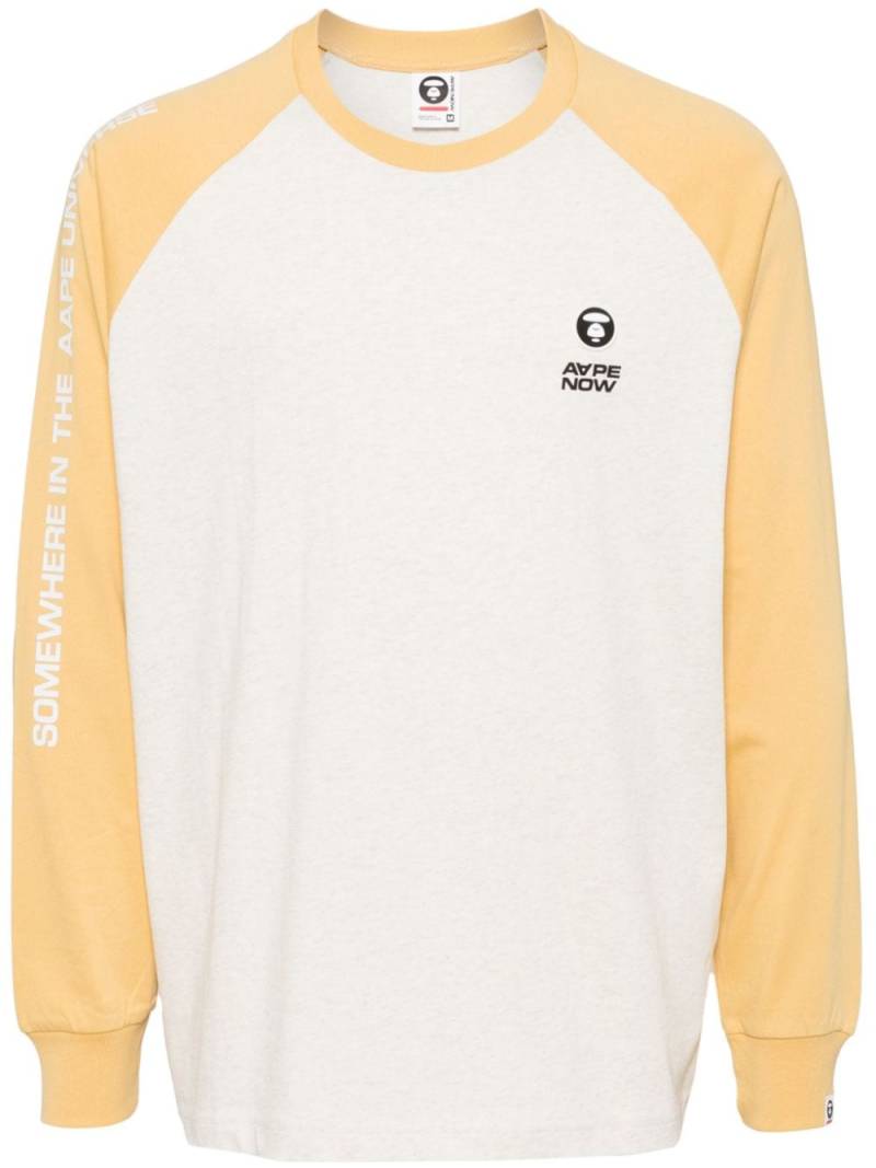 AAPE BY *A BATHING APE® logo-patched raglan-sleeved T-shirt - Neutrals von AAPE BY *A BATHING APE®