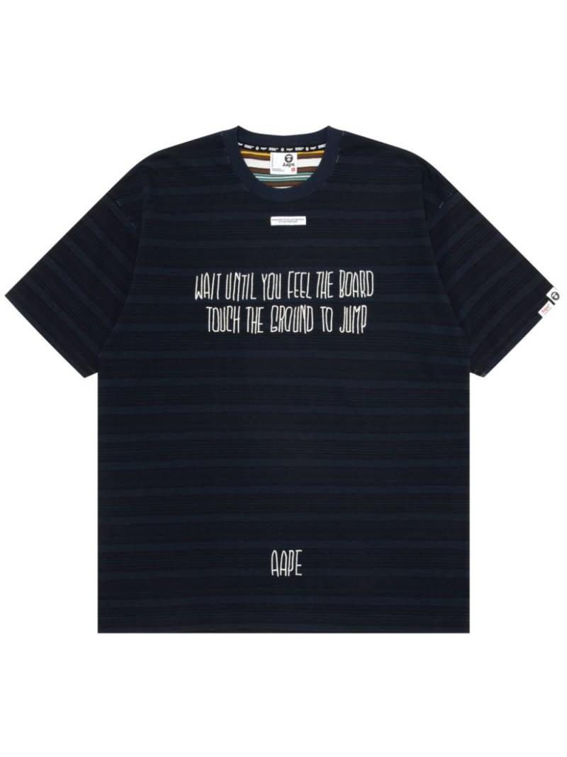 AAPE BY *A BATHING APE® slogan-embroidered striped T-shirt - Blue von AAPE BY *A BATHING APE®