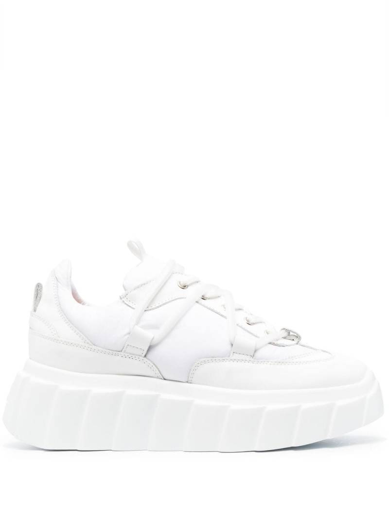 AGL Blondie platform low-top sneakers - White von AGL