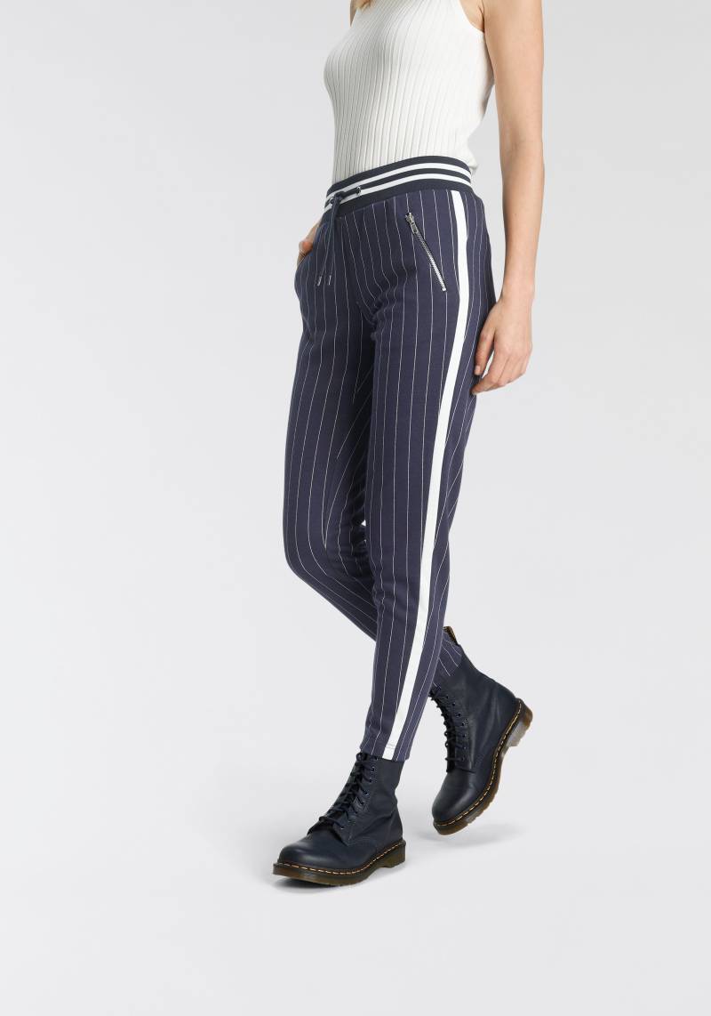 AJC Jogger Pants, im trendigem Retro-Design von AJC