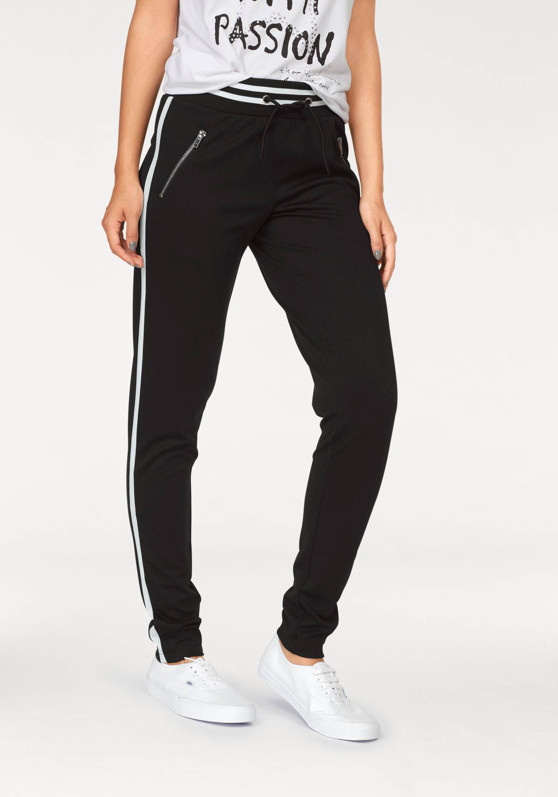 AJC Jogger Pants, im trendigem Retro-Design von AJC