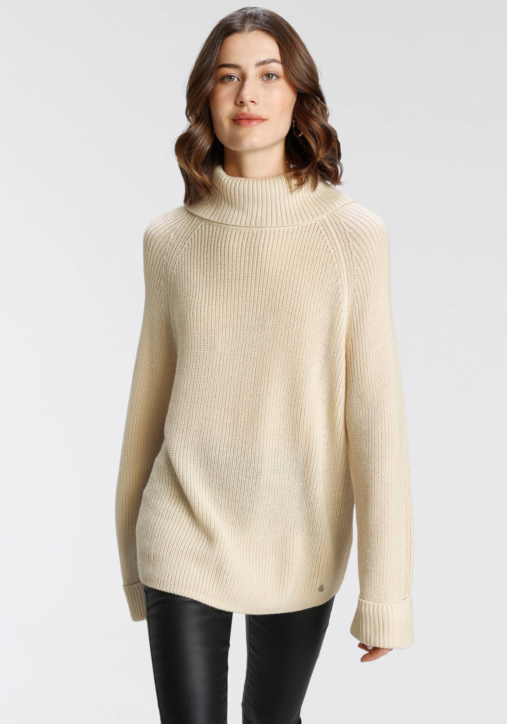AJC Rollkragenpullover, in lässig weiter Form mit turn-up Ärmelabschlüssen AJC Rollkragenpullover, in lässig weiter Form mit turn-up Ärmelabschlüssen von AJC