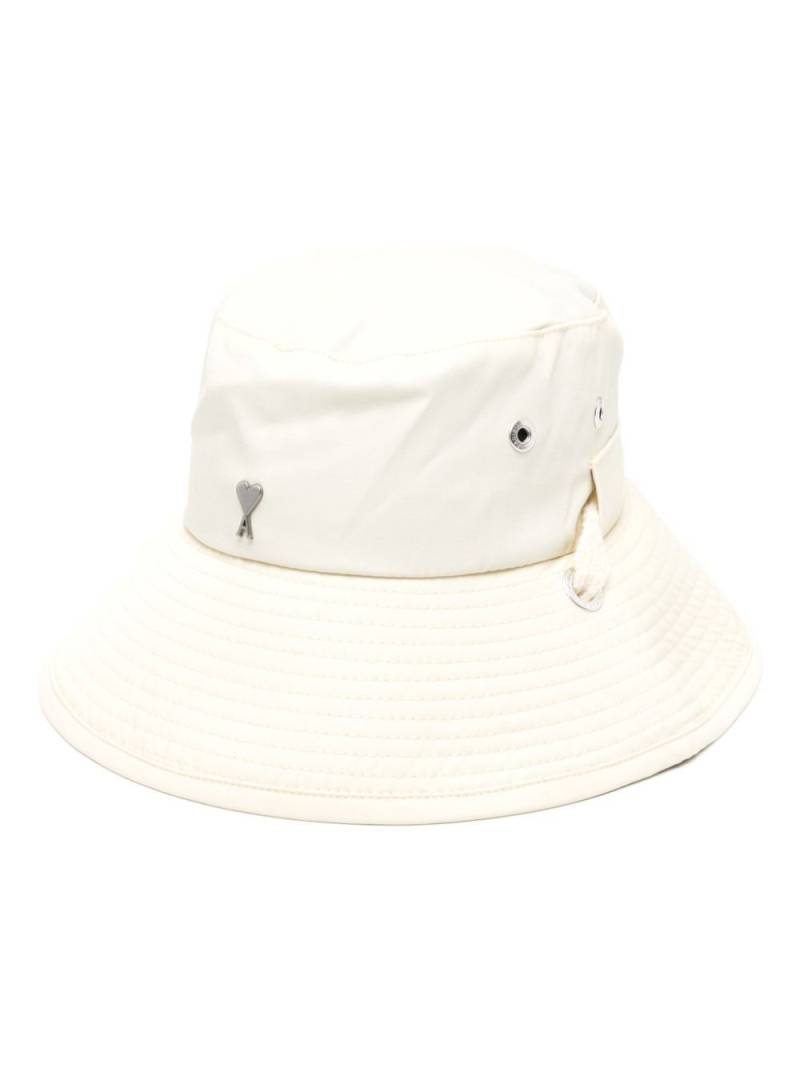 AMI Paris Ami de Coeur logo-plaque bucket hat - Neutrals von AMI Paris