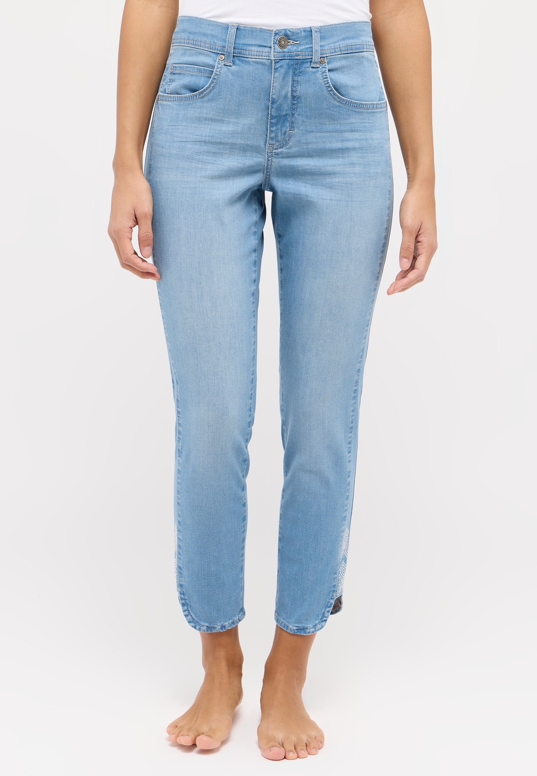 ANGELS Ankle-Jeans »ORNELLA SPARKLE«, mit Glitzersteinchen Applikation ANGELS Ankle-Jeans »ORNELLA SPARKLE«, mit Glitzersteinchen Applikation von ANGELS
