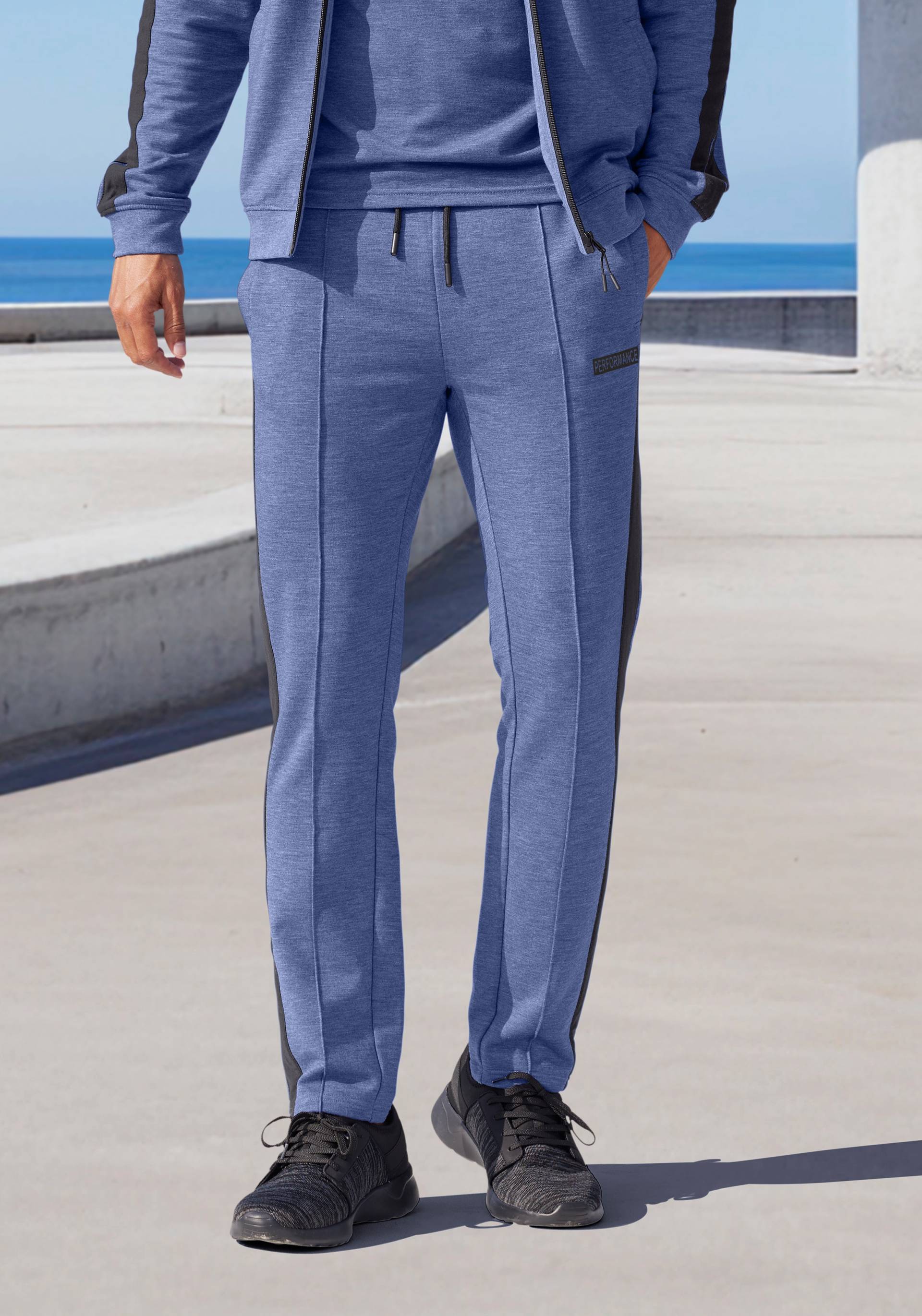 AUTHENTIC LE JOGGER Jogginghose, mit seitlichen Streifen AUTHENTIC LE JOGGER Jogginghose, mit seitlichen Streifen von AUTHENTIC LE JOGGER