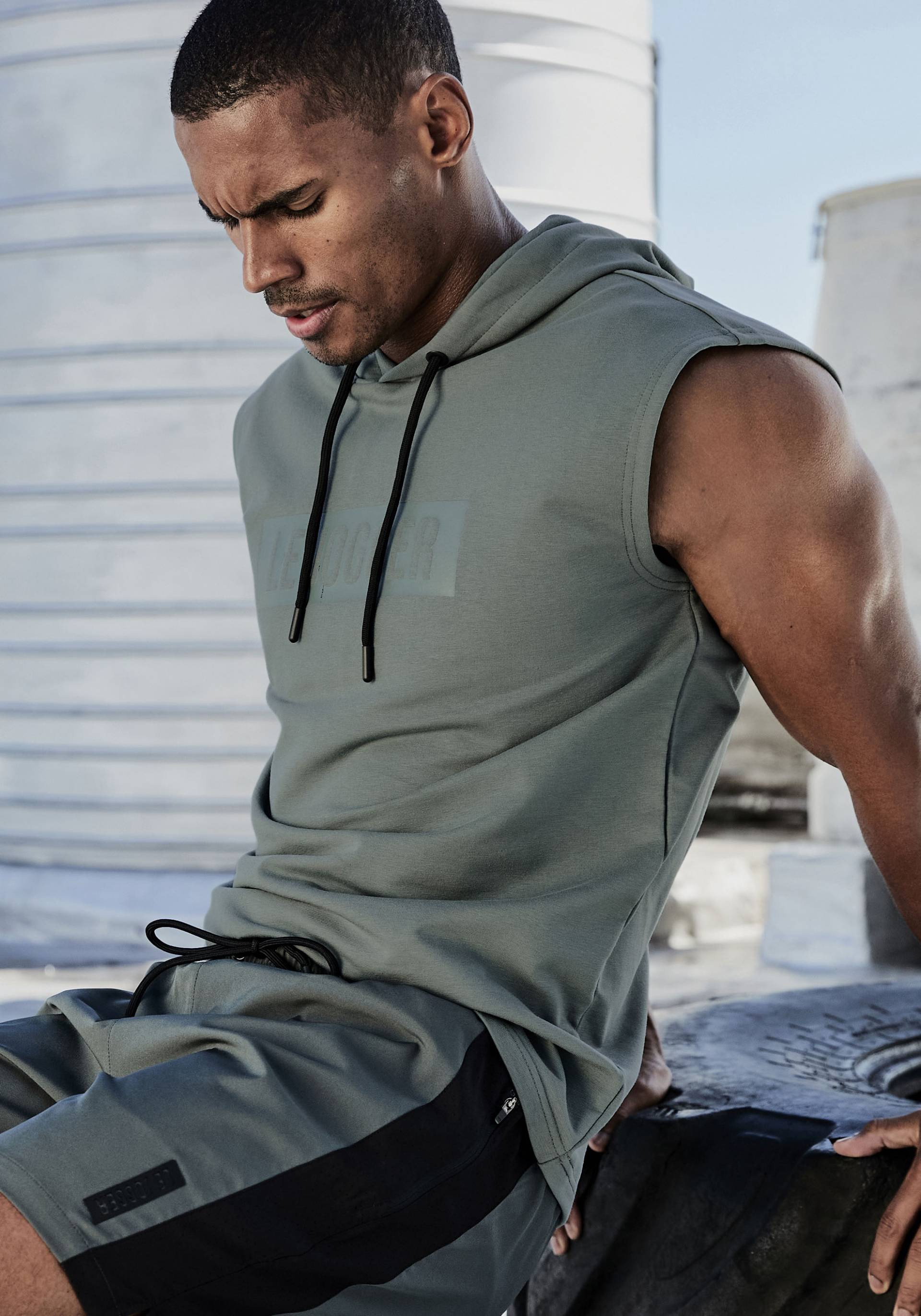 le jogger® Kapuzenpullover, mit Druck und Kordelzug von le jogger®