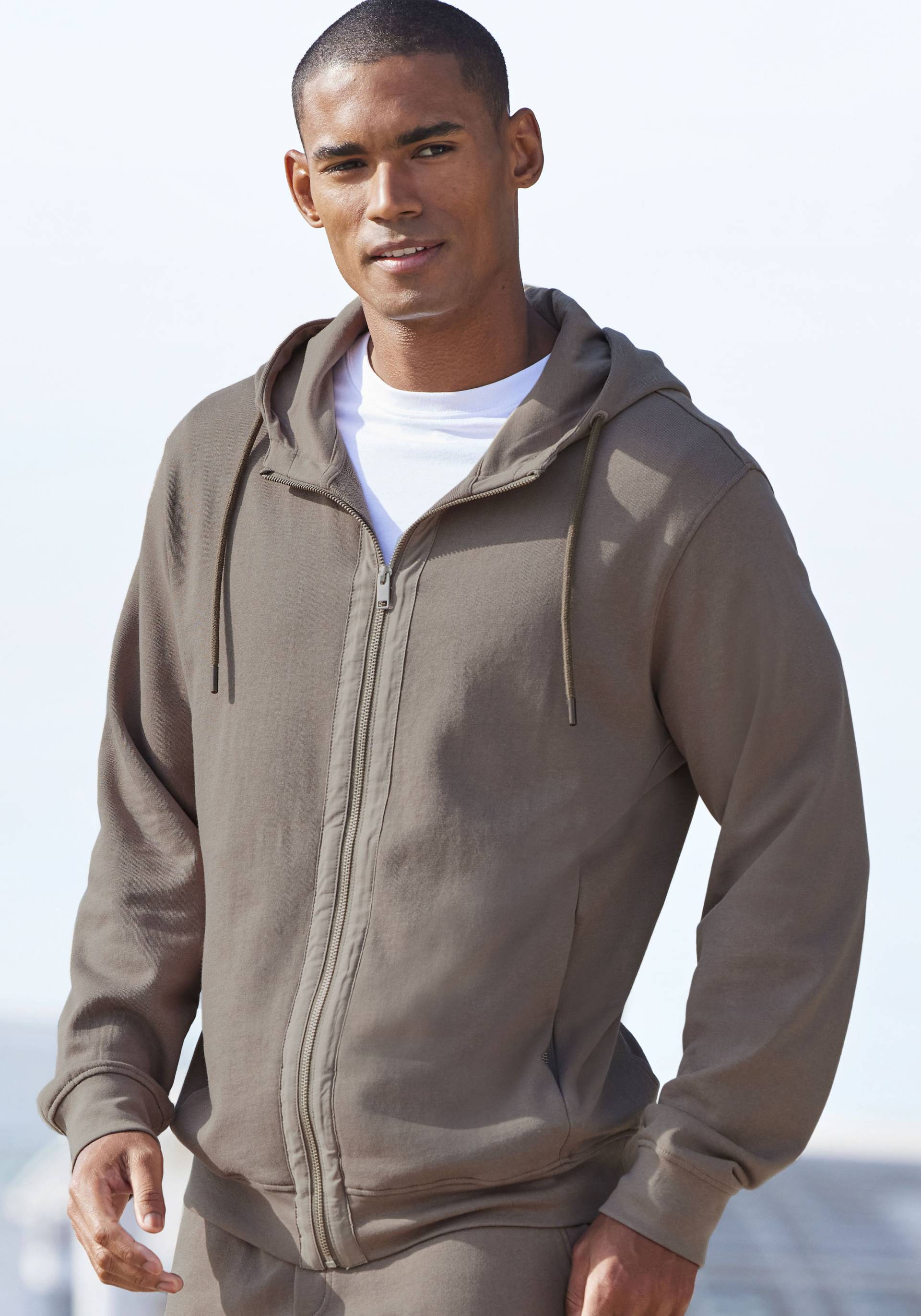 AUTHENTIC LE JOGGER Kapuzensweatjacke AUTHENTIC LE JOGGER Kapuzensweatjacke von AUTHENTIC LE JOGGER
