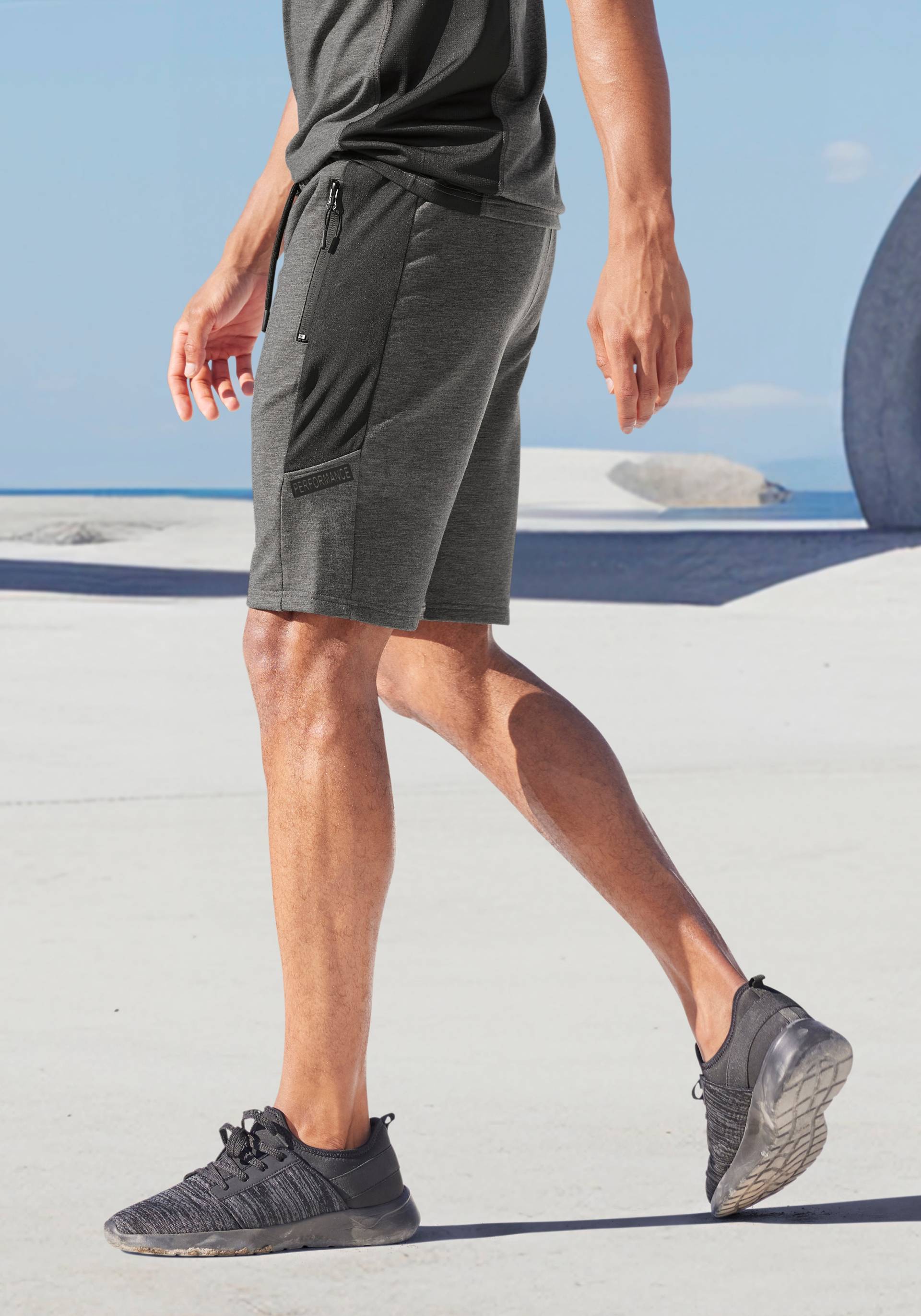 AUTHENTIC LE JOGGER Shorts, mit Mesheinsätzen und seitlichen Reissverschlusstaschen AUTHENTIC LE JOGGER Shorts, mit Mesheinsätzen und seitlichen Reissverschlusstaschen von AUTHENTIC LE JOGGER