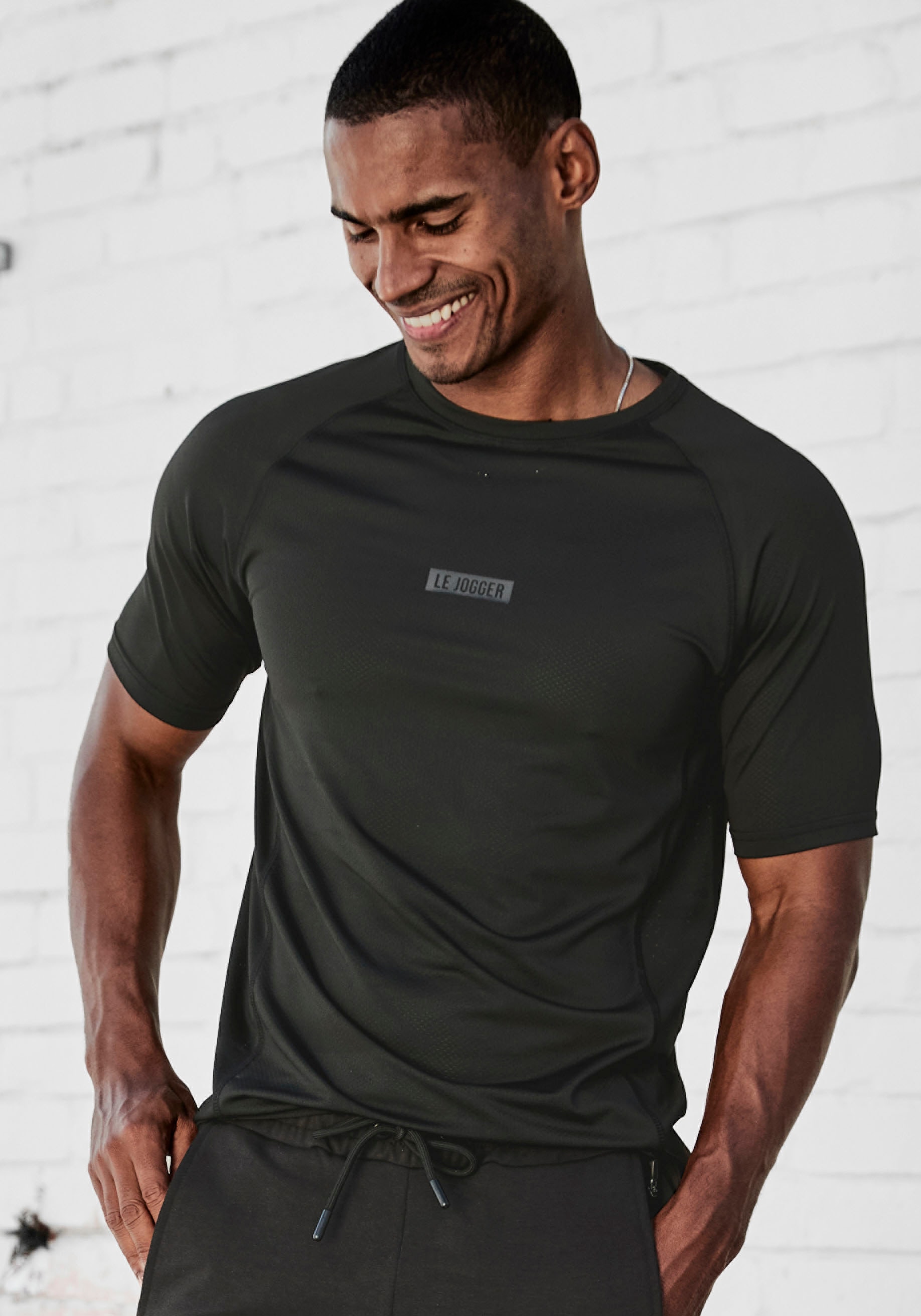 le jogger® T-Shirt, elastisches Shirt mit Logodruck le jogger® T-Shirt, elastisches Shirt mit Logodruck von le jogger®