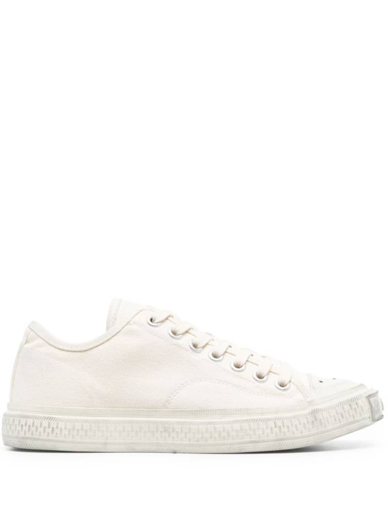 Acne Studios Ballow Tag distressed-effect sneakers - White von Acne Studios