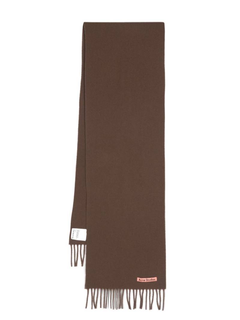 Acne Studios logo-appliqué wool scarf - Brown von Acne Studios