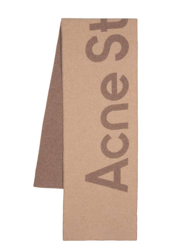 Acne Studios logo-jacquard frayed rectangle scarf - Brown von Acne Studios