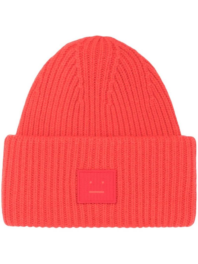 Acne Studios logo motif rib-knit beanie - Red von Acne Studios