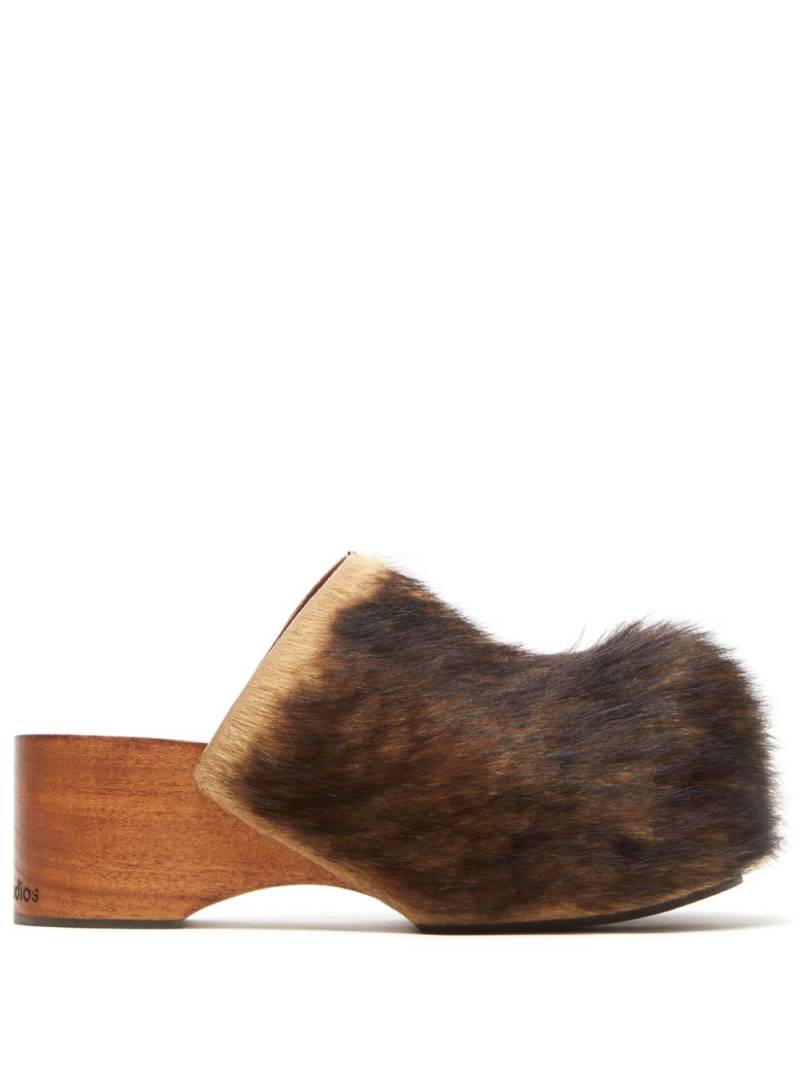 Acne Studios wood clogs - Brown von Acne Studios