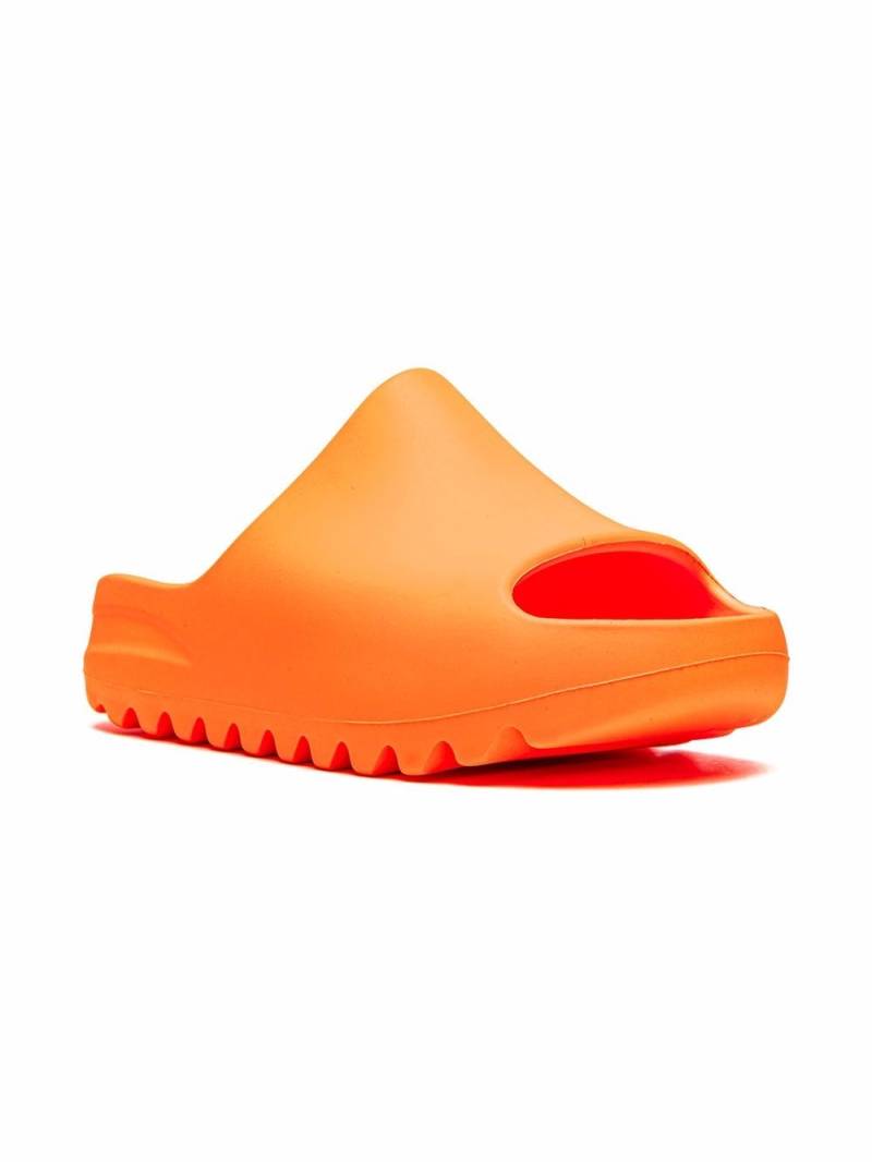 Adidas Yeezy Kids Yeezy "Enflame Orange" slides von Adidas Yeezy Kids