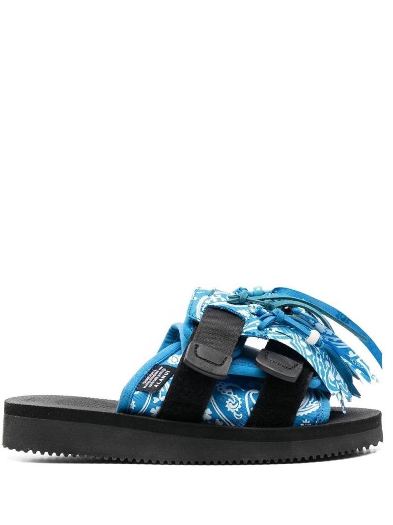 Alanui X Suicoke x Suicoke paisley-print fringed sandals - Blue von Alanui X Suicoke