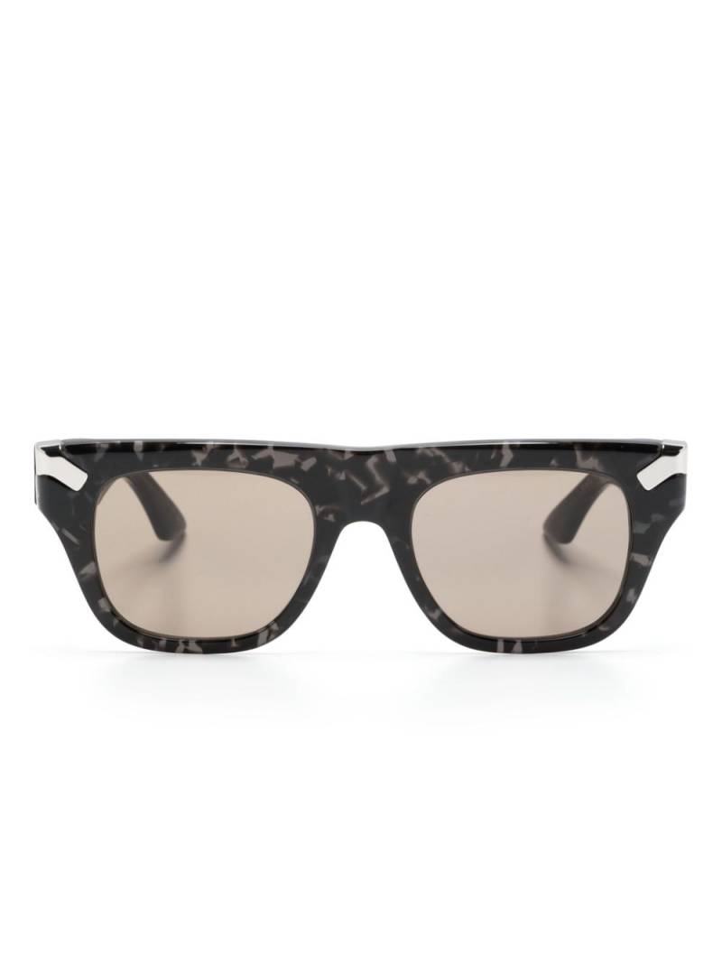 Alexander McQueen Eyewear Punk Rivet tortoiseshell-effect sunglasses - Black von Alexander McQueen Eyewear