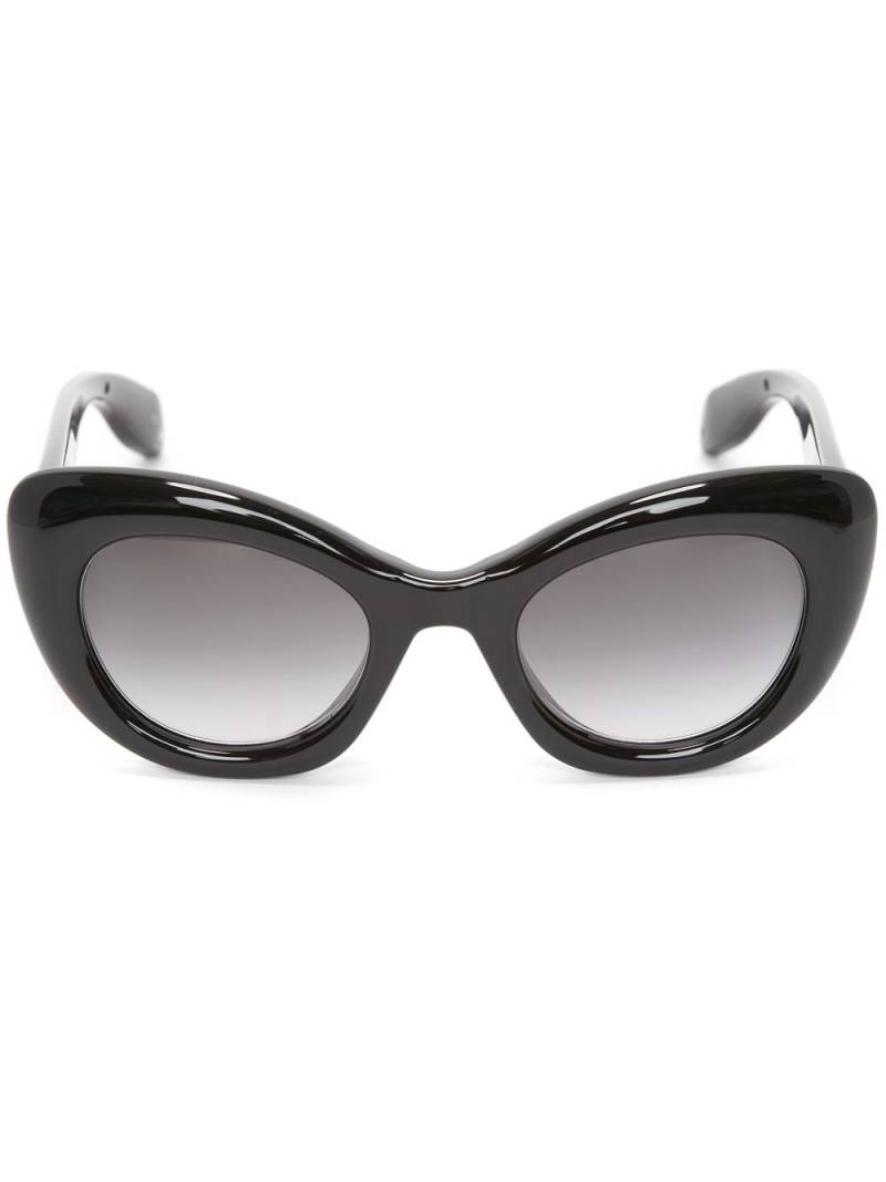 Alexander McQueen Eyewear cat-eye skull-charm sunglasses - Black von Alexander McQueen Eyewear