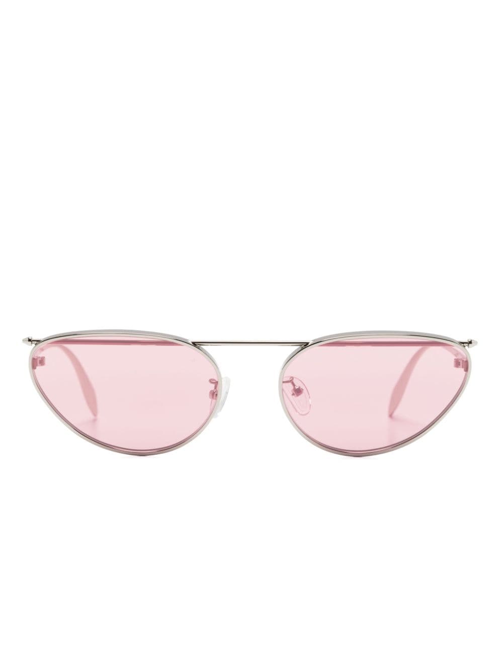 Alexander McQueen Eyewear piercing-detailing cat-eye sunglasses - Silver von Alexander McQueen Eyewear