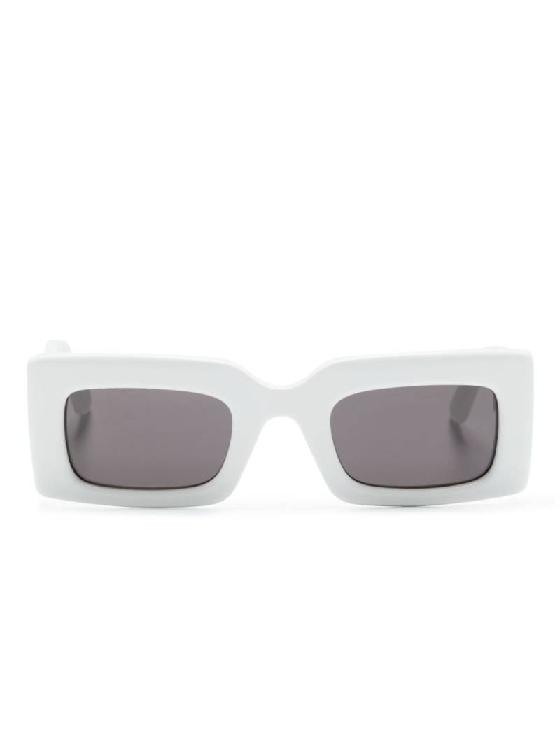 Alexander McQueen Eyewear rectangle-frame sunglasses - White von Alexander McQueen Eyewear