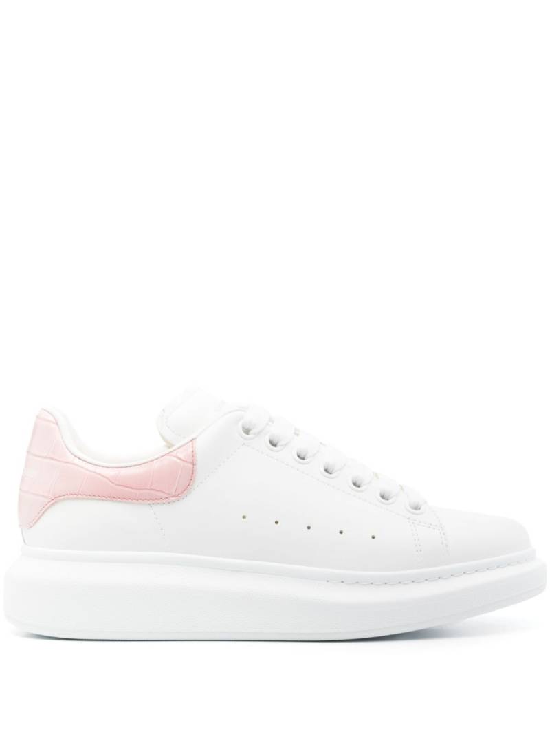 Alexander McQueen Oversized leather sneakers - White von Alexander McQueen