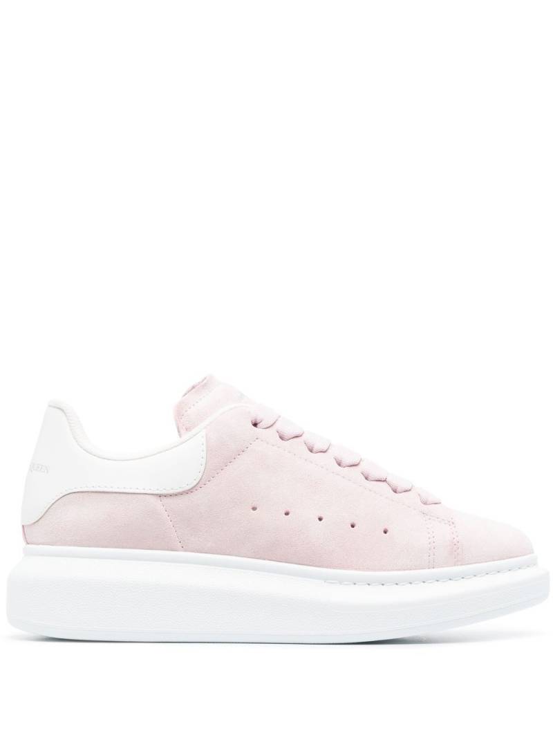 Alexander McQueen Oversized lace-up sneakers - Pink von Alexander McQueen