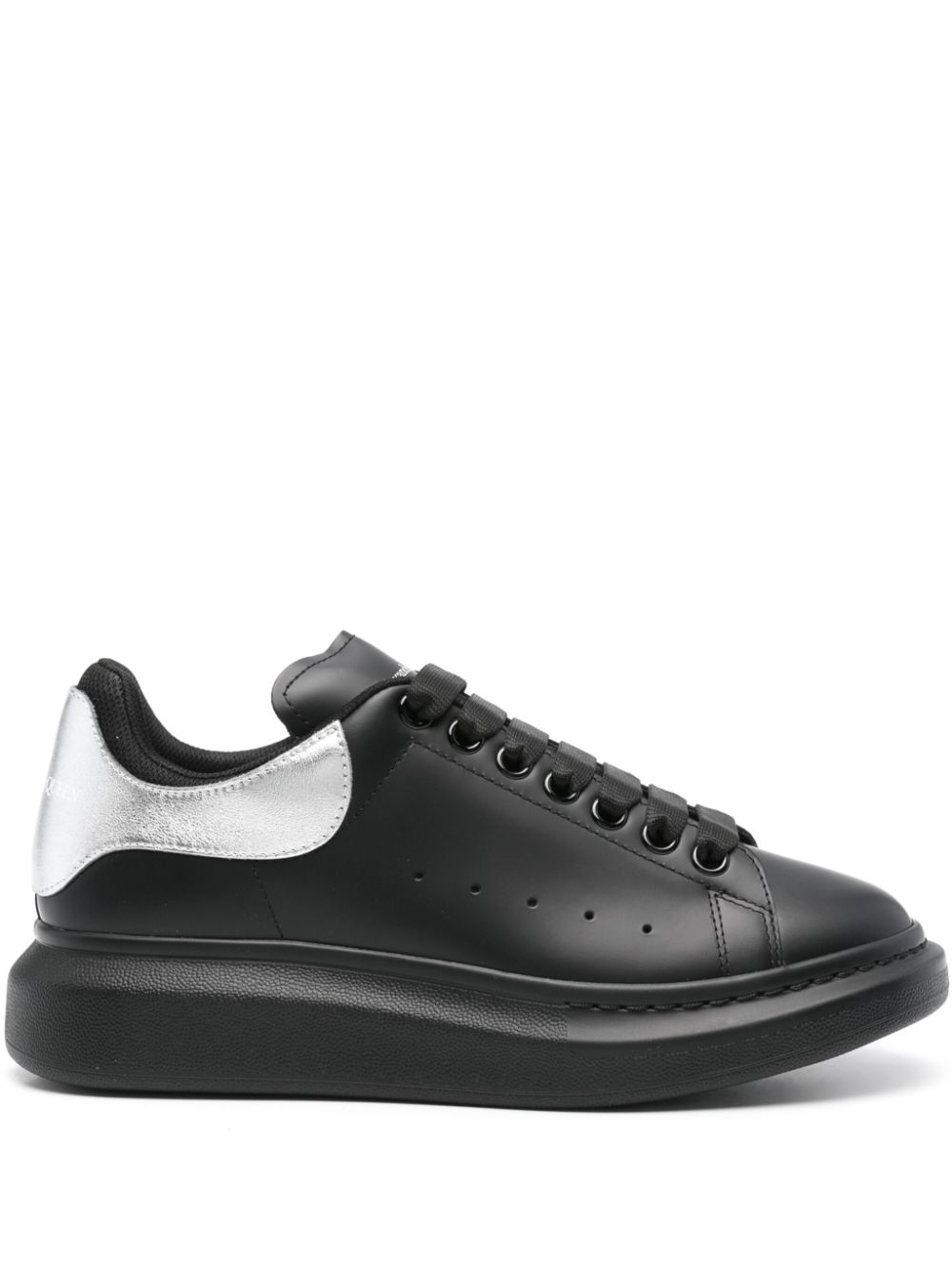 Alexander McQueen Oversized leather sneakers - Black von Alexander McQueen