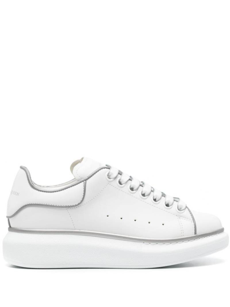 Alexander McQueen Oversized leather sneakers - White von Alexander McQueen