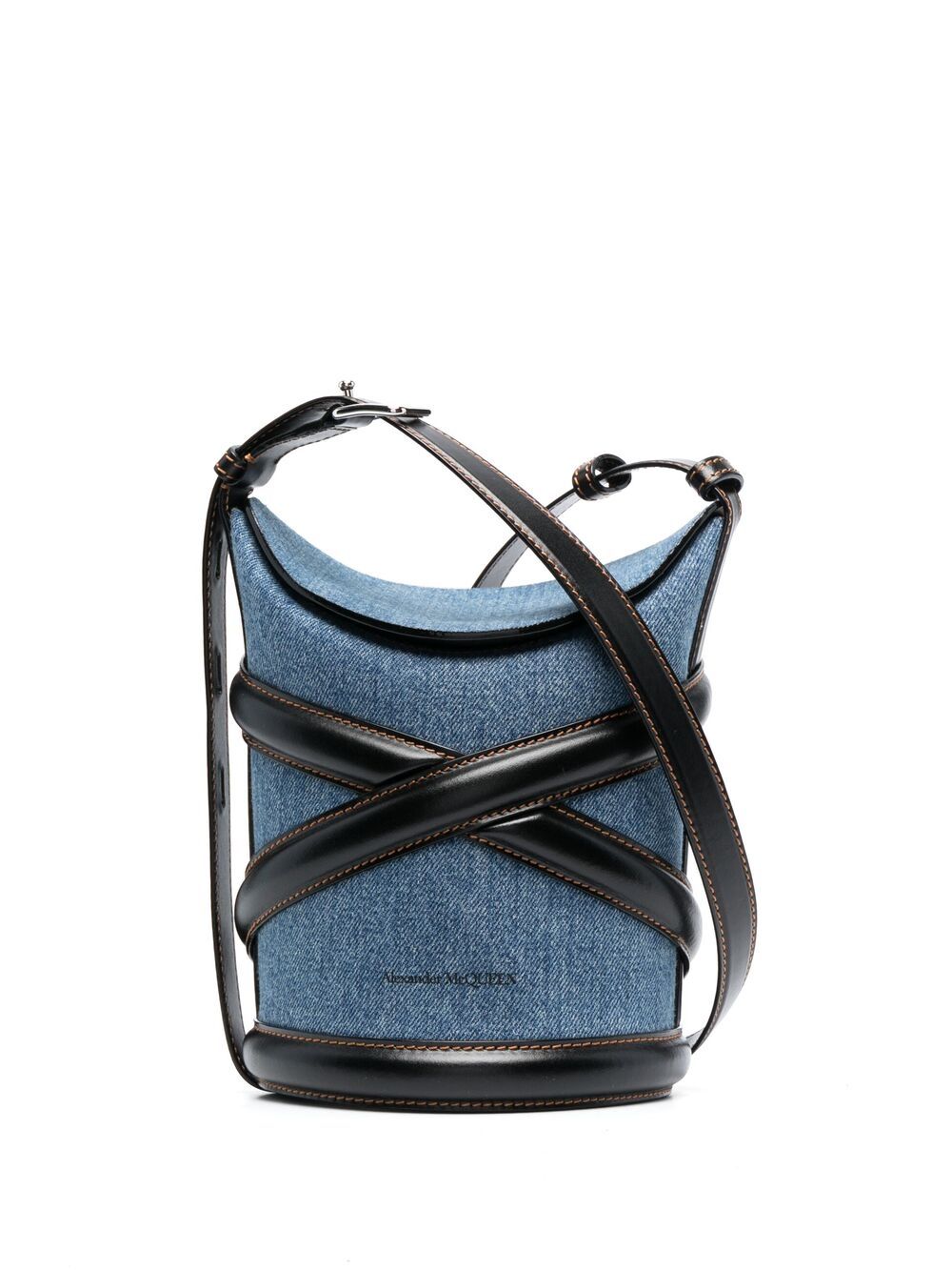 Alexander McQueen The Curve denim bucket bag - Blue von Alexander McQueen