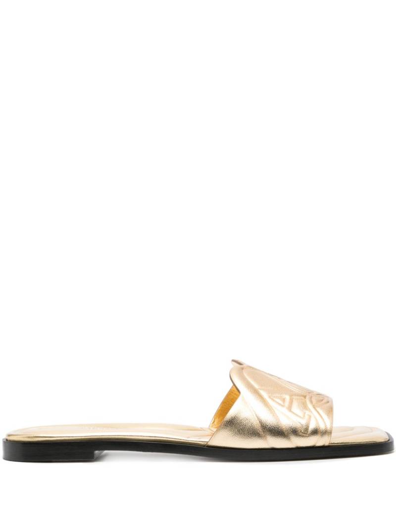 Alexander McQueen embossed-logo slides - Gold von Alexander McQueen