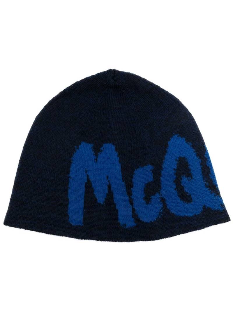 Alexander McQueen intarsia-knit logo beanie - Blue von Alexander McQueen