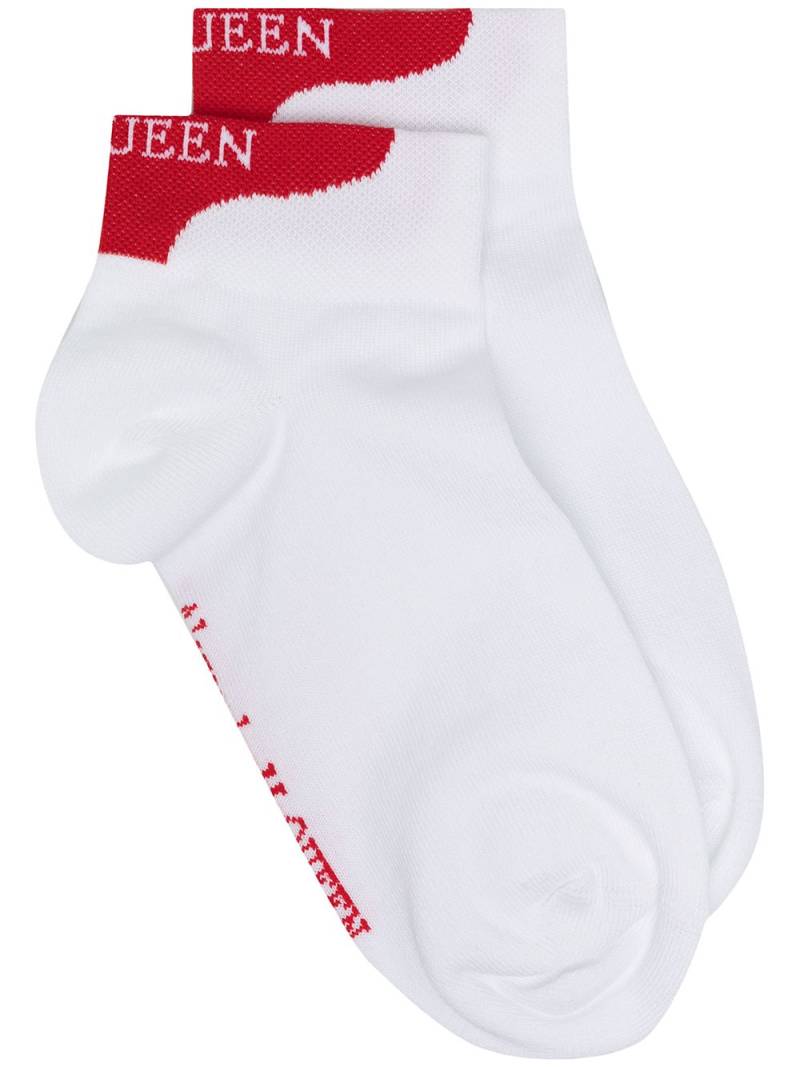 Alexander McQueen intarsia-knit logo socks - White von Alexander McQueen