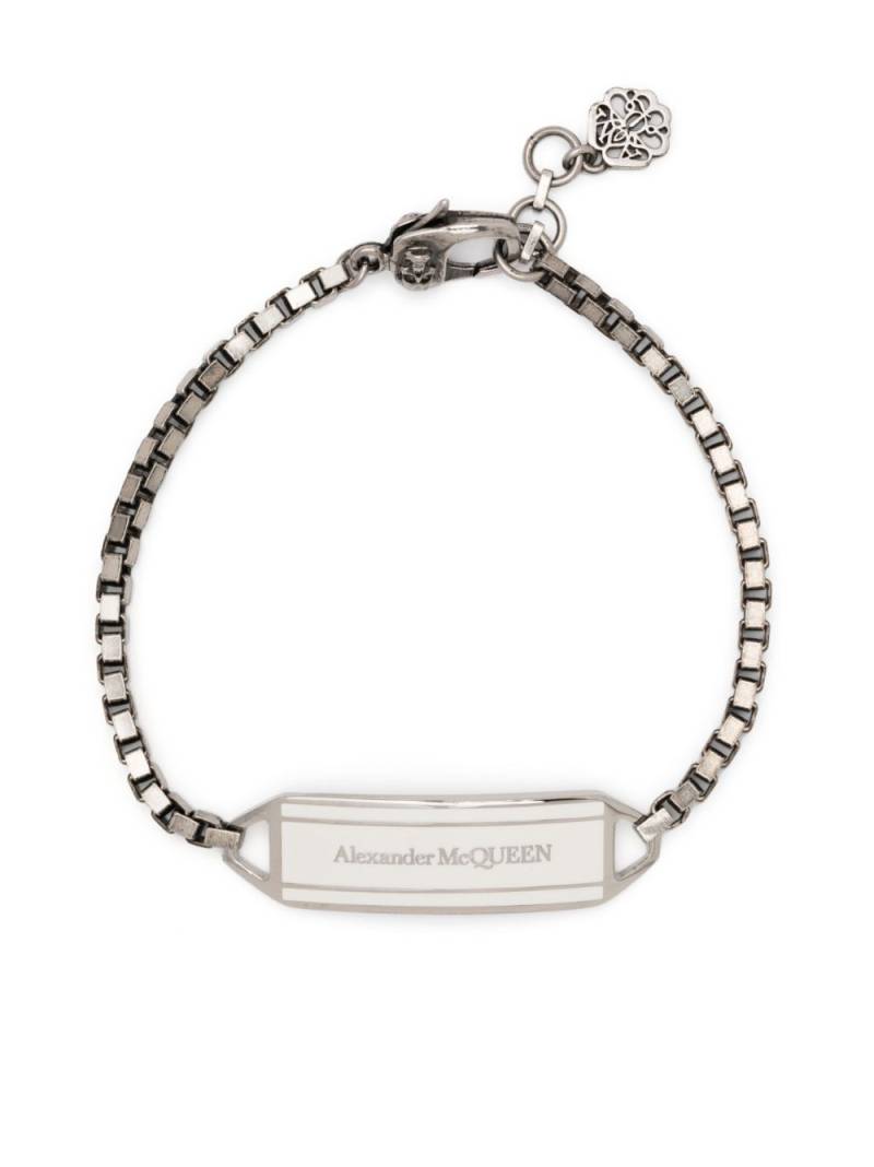 Alexander McQueen logo-plaque polished-finish bracelet - Silver von Alexander McQueen