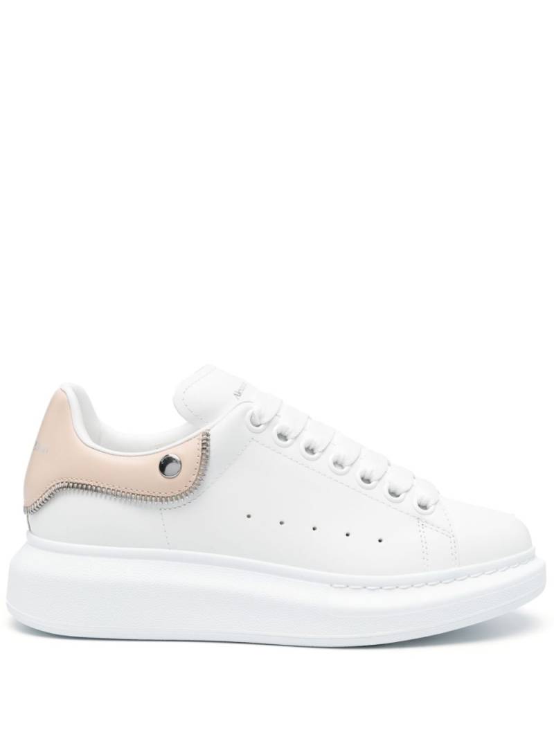 Alexander McQueen logo-print sneakers - White von Alexander McQueen