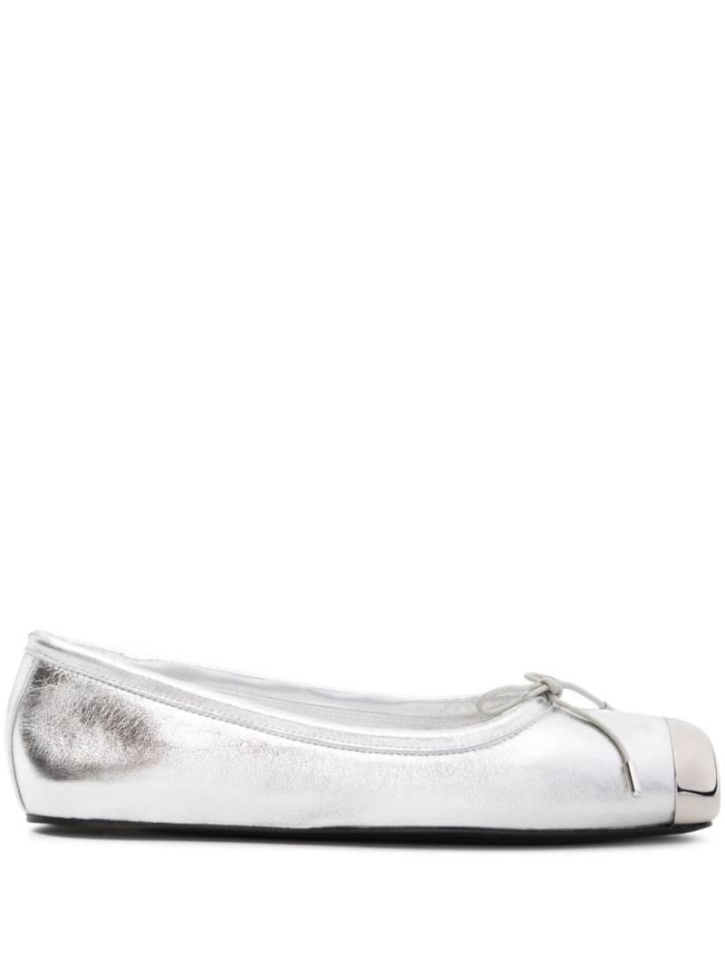 Alexander McQueen Punk metallic ballerina shoes - Silver von Alexander McQueen