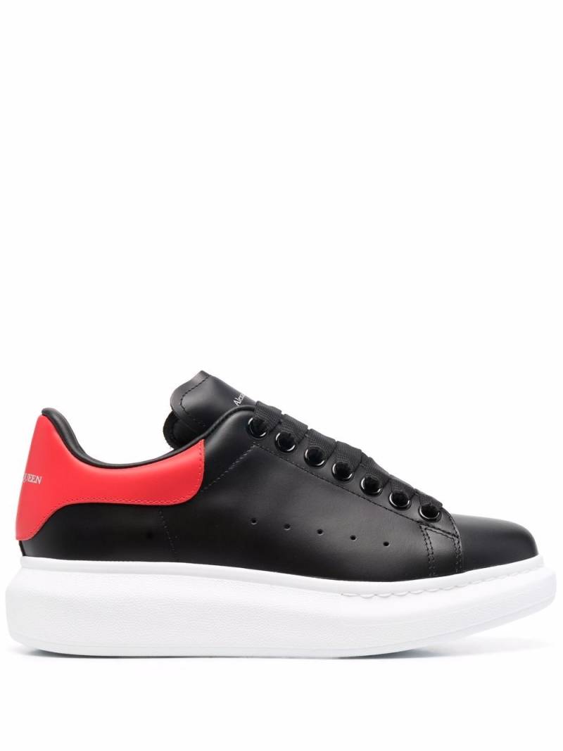 Alexander McQueen oversize lace-up sneakers - Black von Alexander McQueen