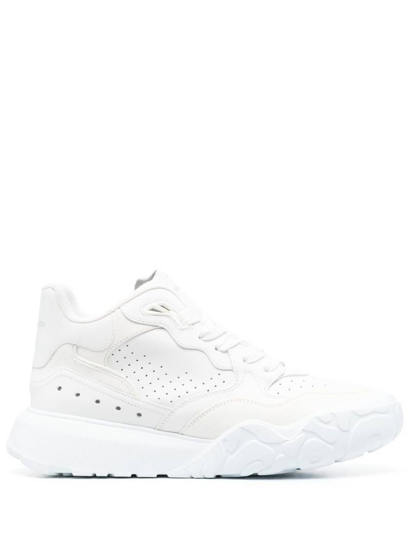 Alexander McQueen perforated low-top sneakers - White von Alexander McQueen