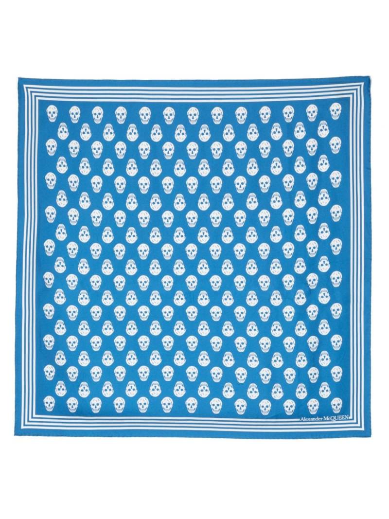 Alexander McQueen skull-print square-shaped silk scarf - Blue von Alexander McQueen