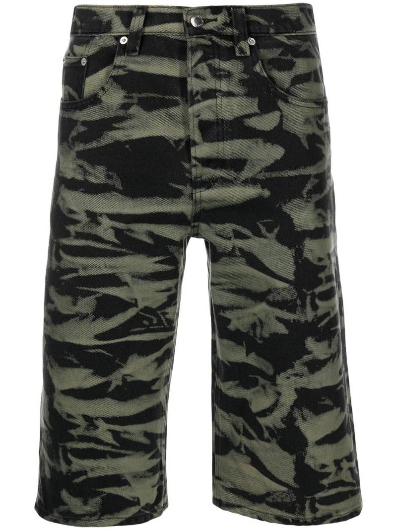 Alexander Wang camouflage knee-length shorts - Green von Alexander Wang