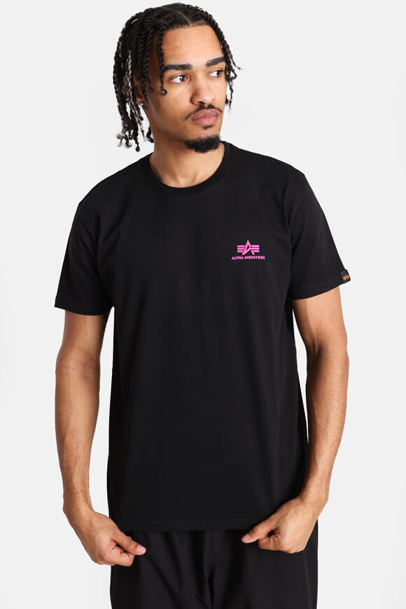 Alpha Industries T-Shirt | Black  + Magenta | Herren  | M von Alpha Industries