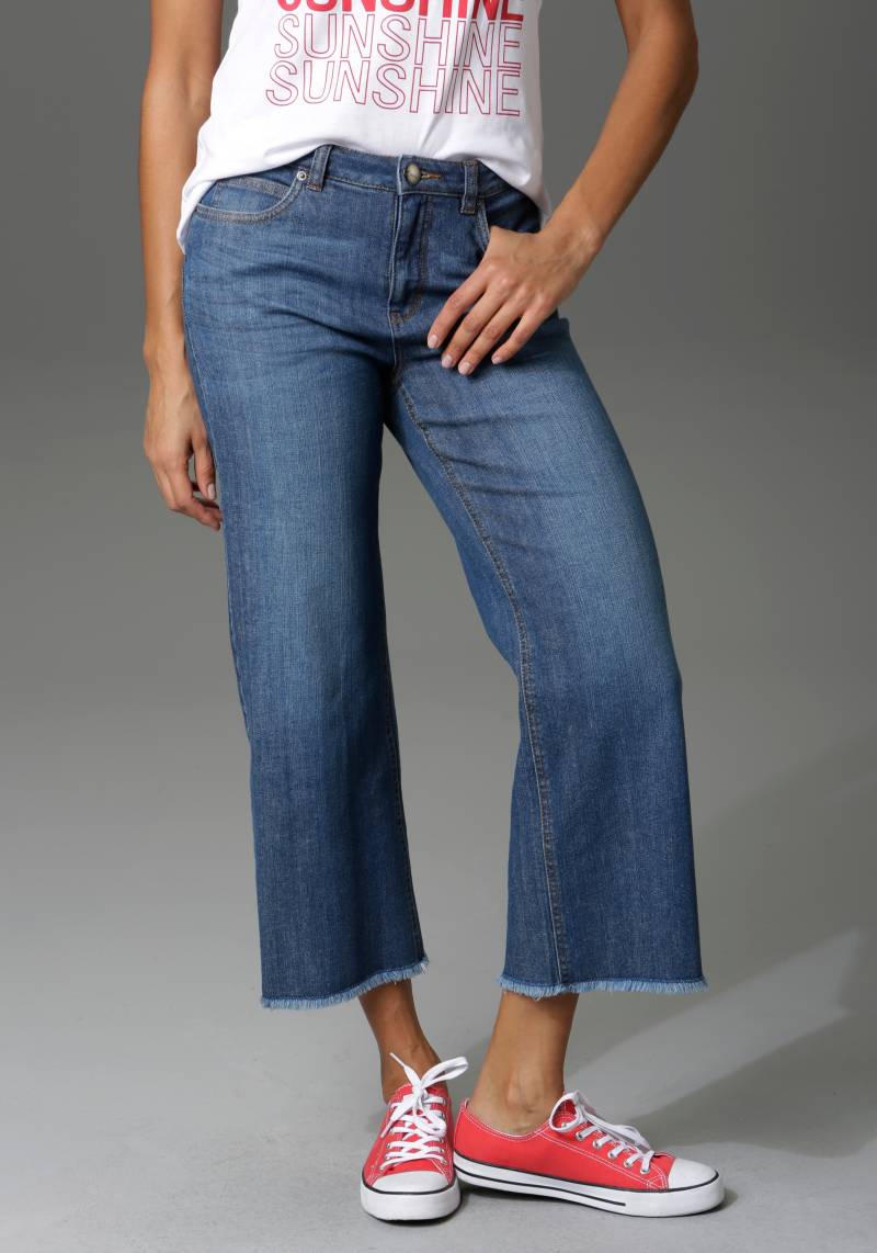 Aniston CASUAL 7/8-Jeans, mit leicht ausgefranstem Beinabschluss von Aniston CASUAL